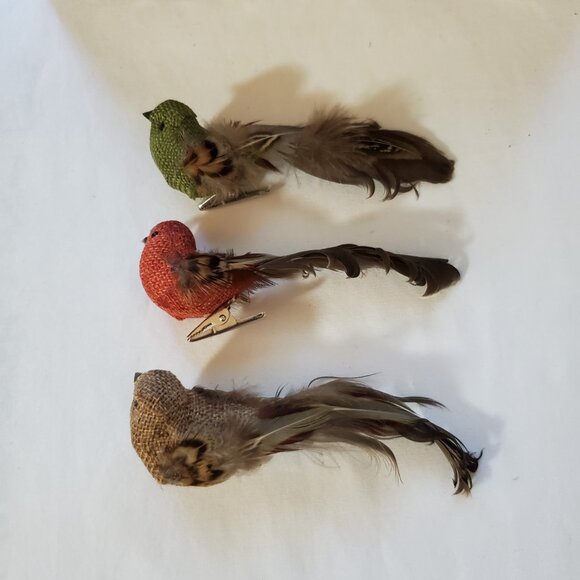 Rustic 5” Burlap Birds with Natural Feathers Clip Ornaments – Set of (3) - Picture 2 of 9